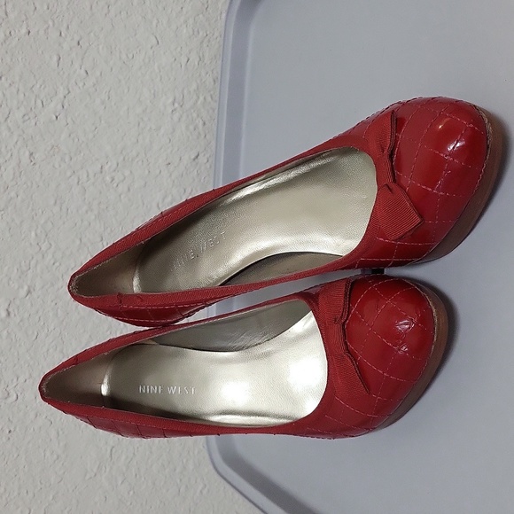 Nine West 4 1/2 inch Sexy Red Heel - Picture 2 of 6